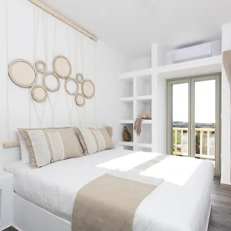Plaka Naxos Sofia Sleeps 7 Maragkas